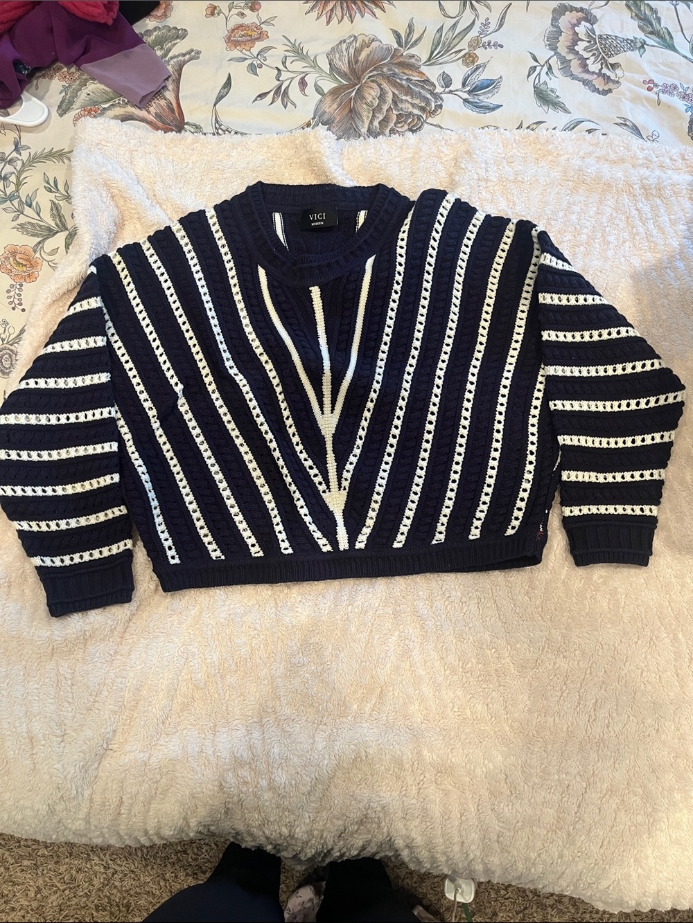 VICI Navy & White Striped Cropped Crew Sweater-never worn size M